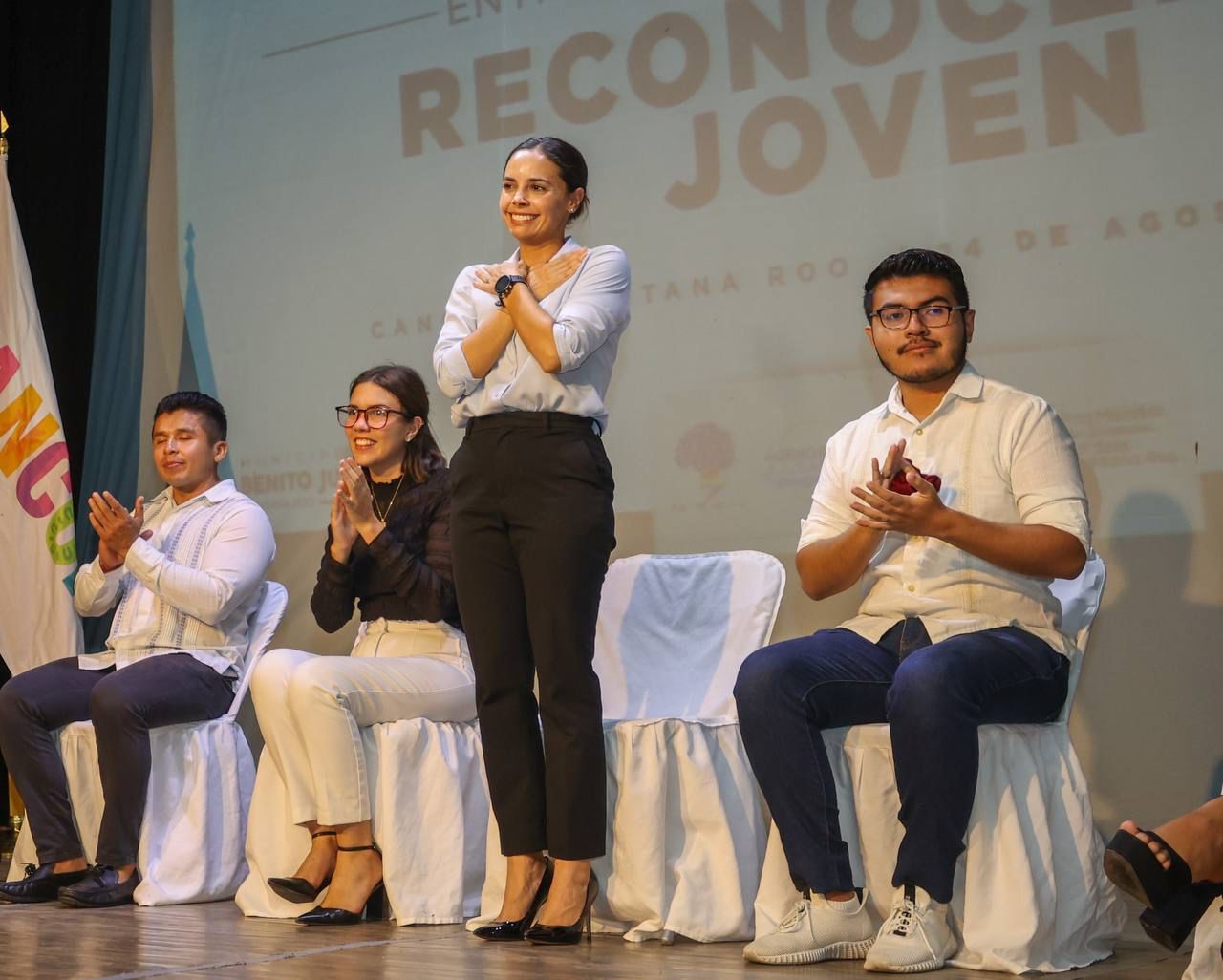 uploads/6/32/01 (302).Jpeg